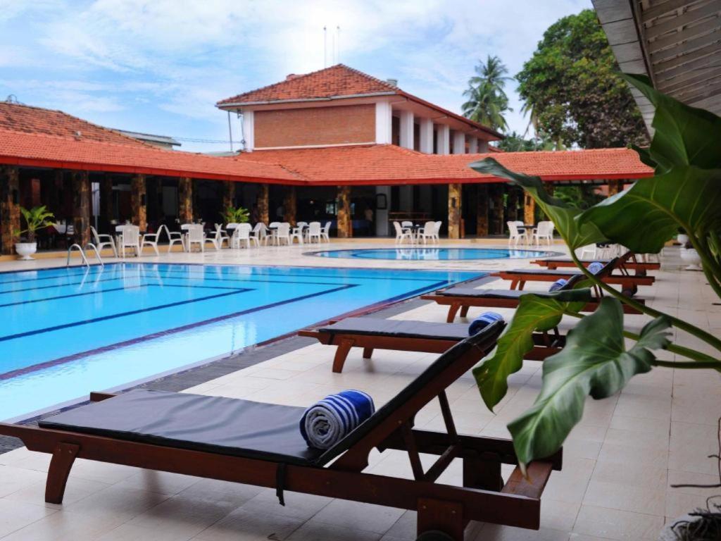 Full Moon Garden Hotel Негомбо Екстериор снимка