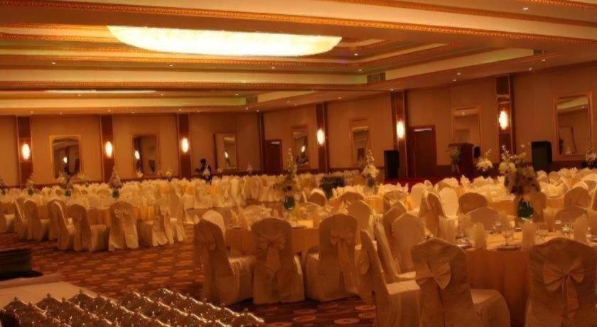 Full Moon Garden Hotel Негомбо Екстериор снимка