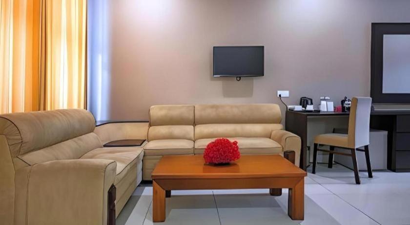 Full Moon Garden Hotel Негомбо Екстериор снимка