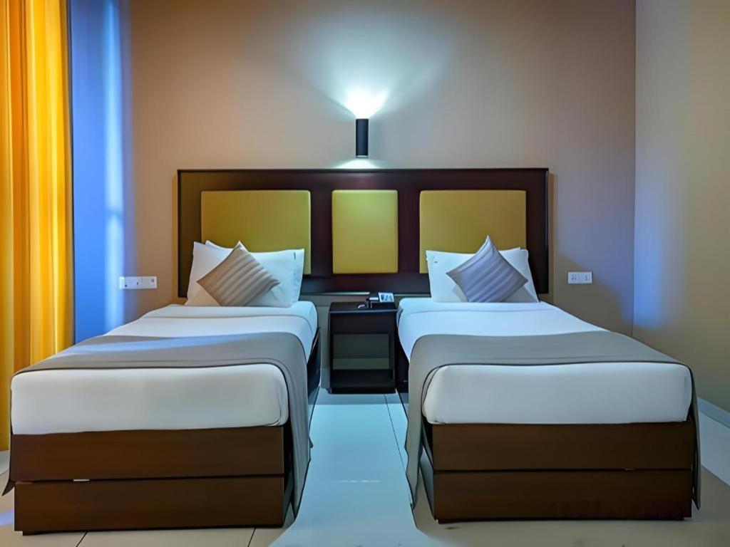 Full Moon Garden Hotel Негомбо Екстериор снимка