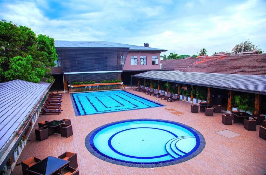 Full Moon Garden Hotel Негомбо Екстериор снимка