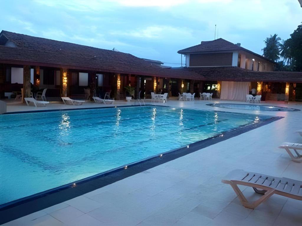 Full Moon Garden Hotel Негомбо Екстериор снимка