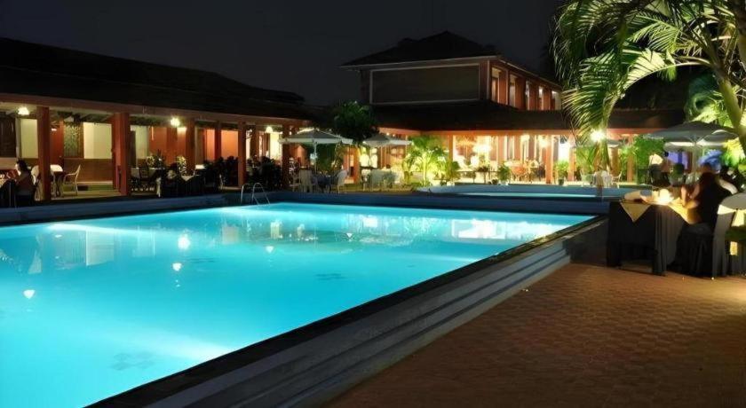 Full Moon Garden Hotel Негомбо Екстериор снимка