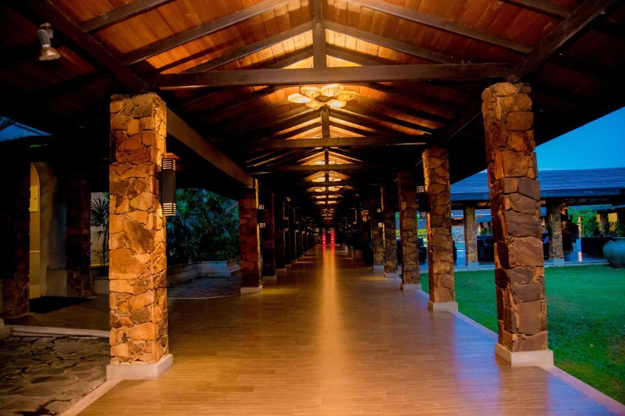 Full Moon Garden Hotel Негомбо Екстериор снимка