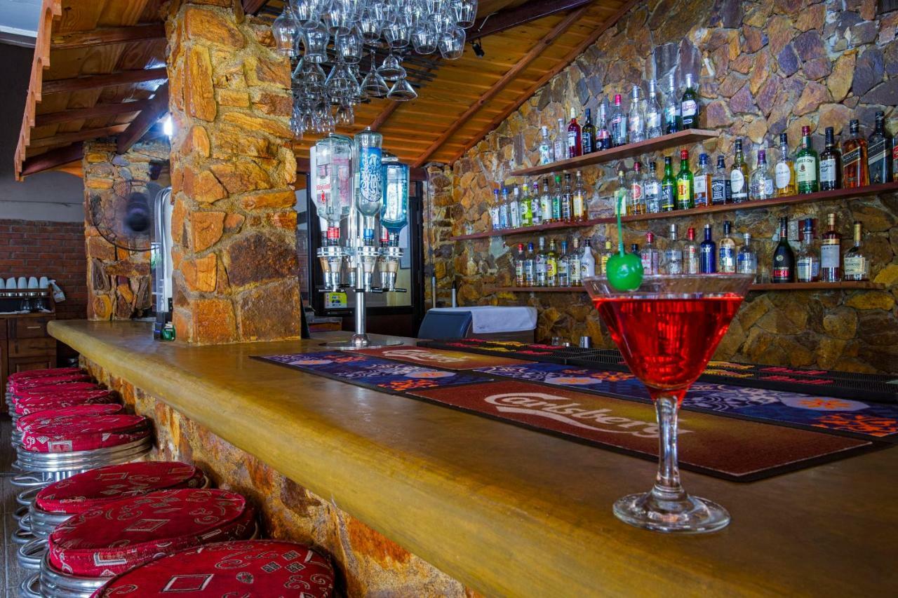 Full Moon Garden Hotel Негомбо Екстериор снимка