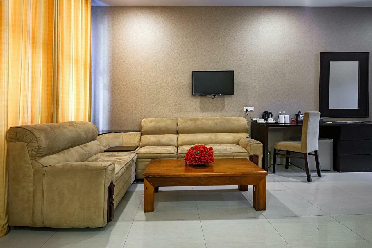 Full Moon Garden Hotel Негомбо Екстериор снимка