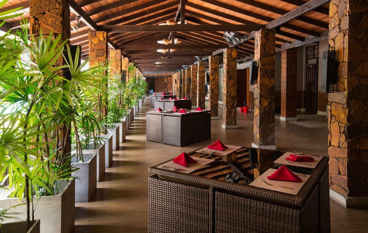 Full Moon Garden Hotel Негомбо Екстериор снимка
